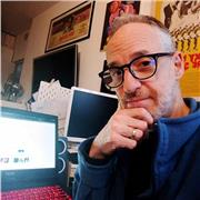 Prof. dell'Accademia di Belle arti offre lezioni di arte, disegno e video